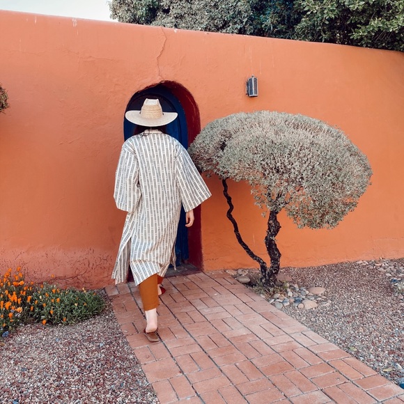 Universal Threads Long Roaming Lightweight Coverup - Picture 3 of 9